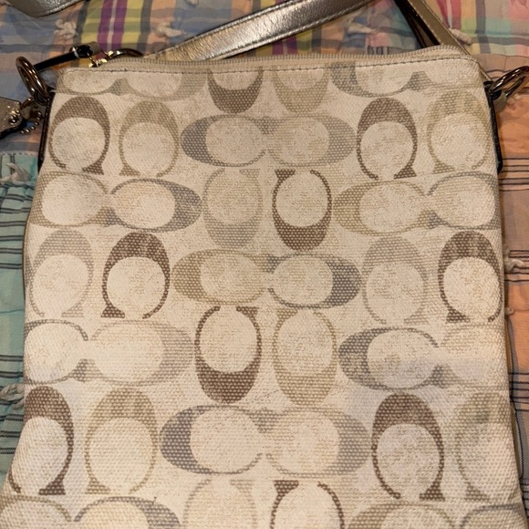 Coach Signature Crossbody Bag - Cream and Silver - Picture 2 of 9